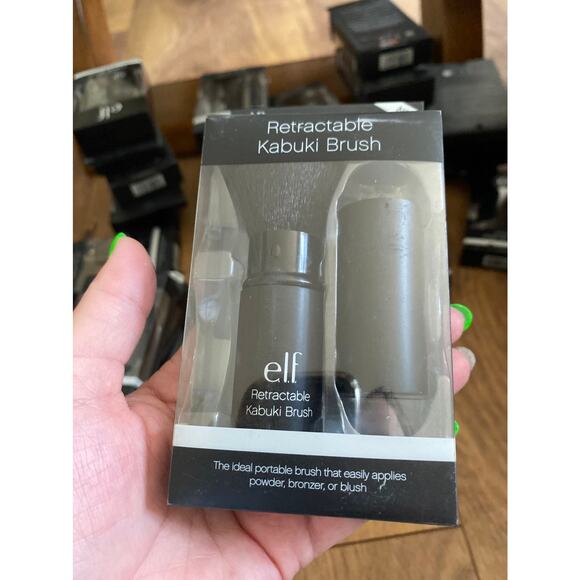 2x Elf Retractable Kabuki Brushes - Picture 2 of 2